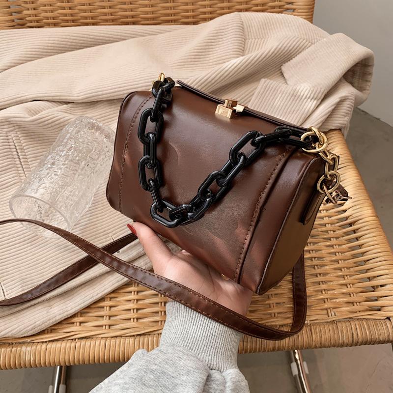 

Ранняя весна 2025 новая трендовая сумка женская модная сумка через плечо сумка-коробка как у интернет-знаменитости простая текстура повседневная женская сумка темно-коричневого