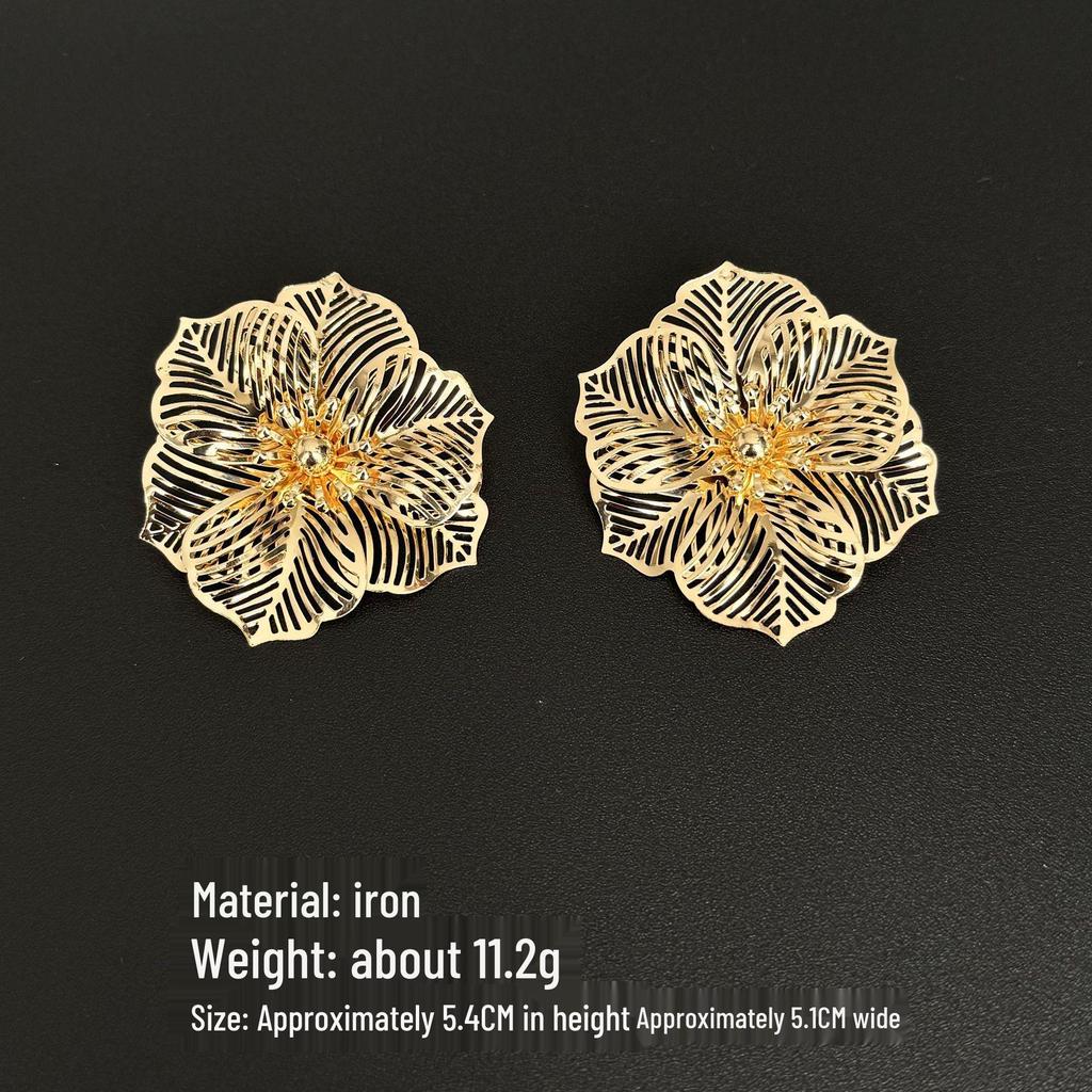 Retro European & American Metal Flower Stud Earrings – Exaggerated Niche Design