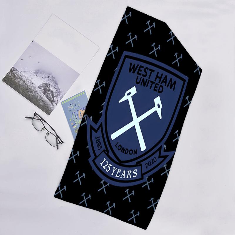 1pc Football Team (61) Beach Towel, Beach and Seaside Swimming Pool Equipment, Fashion Pattern, Rectangular, Travel Essentials