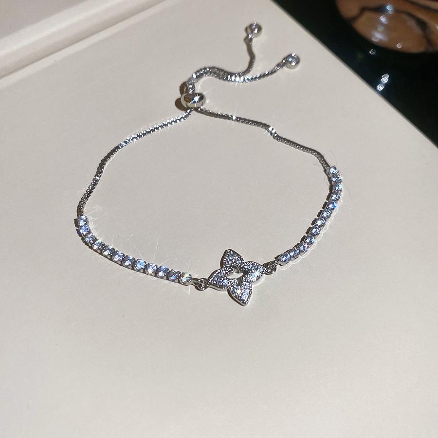 Zircon Heart Bow Pendant Bracelet: Stylish, Versatile Hand Jewelry with a Luxurious, High-End Feel.