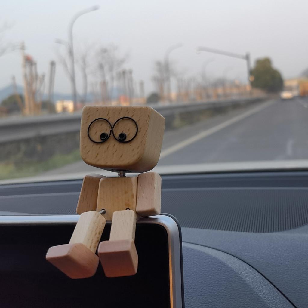 1/2PCS Funny Shaking Wooden Man Figurine Dashboard Ornament,Shaking Feet Wooden Doll With Magnetic Expressions Car Decoration
