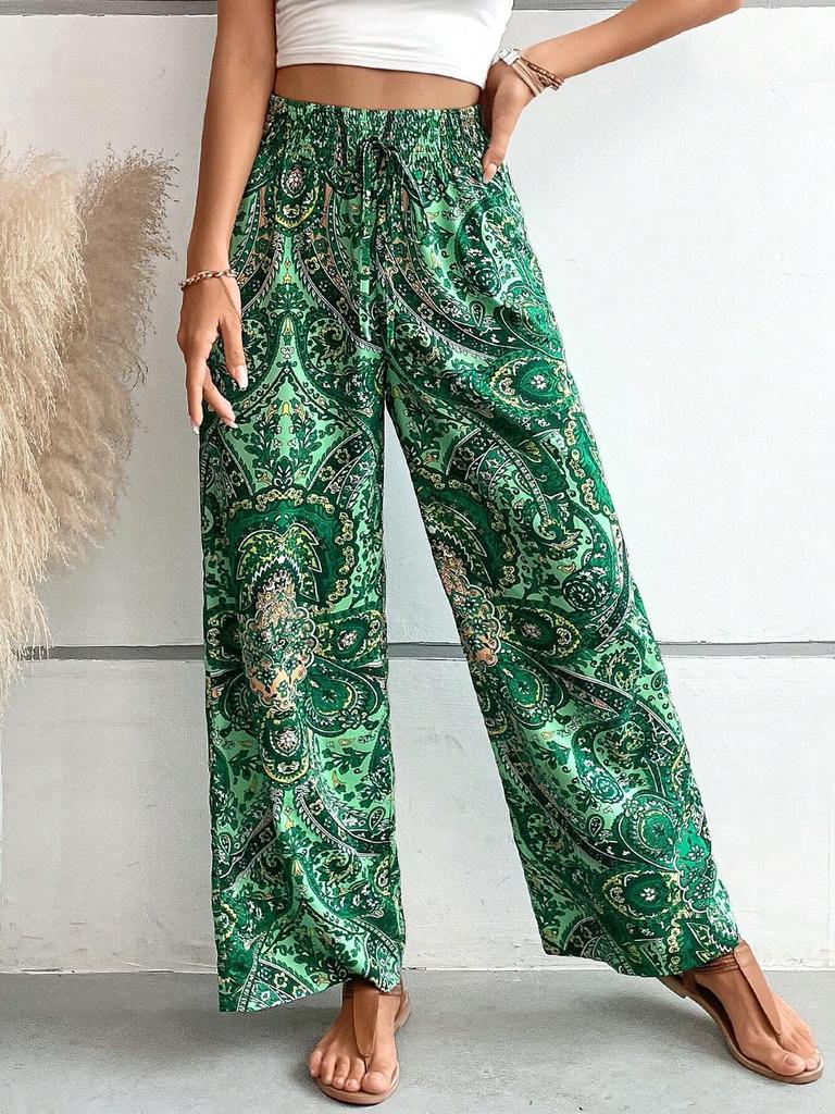 Stylish And Versatile Printed Wide Leg Pants With An Elastic Waistband.