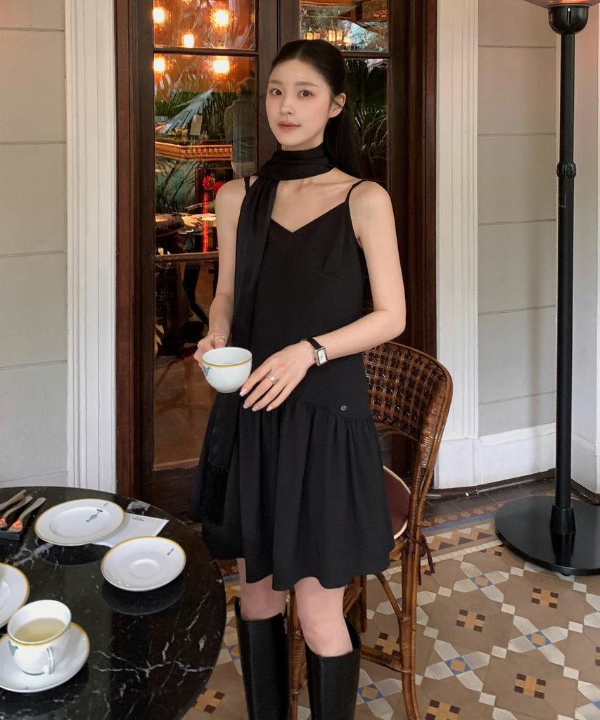 Lugkaeseuteu Lulu Shirring Sleeveless Dress_Black