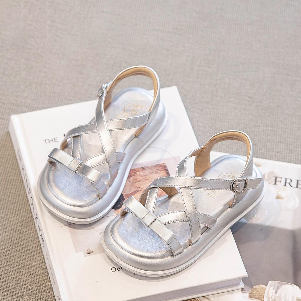 Girls sandals Korean version of little girl open-toed princess shoes summer 2025 new student versatile beach shoes fashion