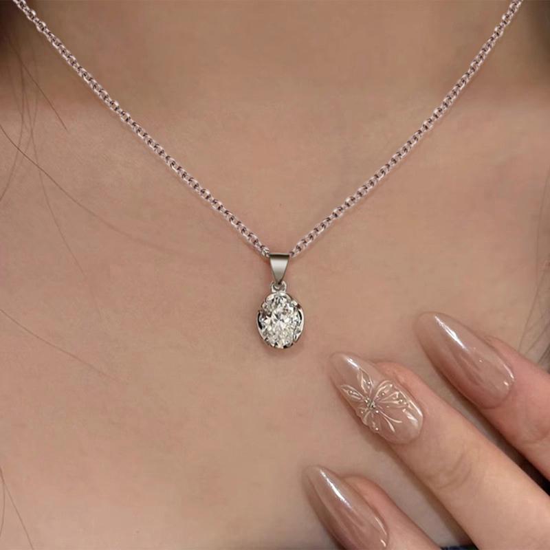 Collana con Ciondolo Ovale Minimalista Huitan per Donna Intarsiata con Brillante CZ Elegante per Matrimonio Fidanzamento Accessori Versatili Gioielli