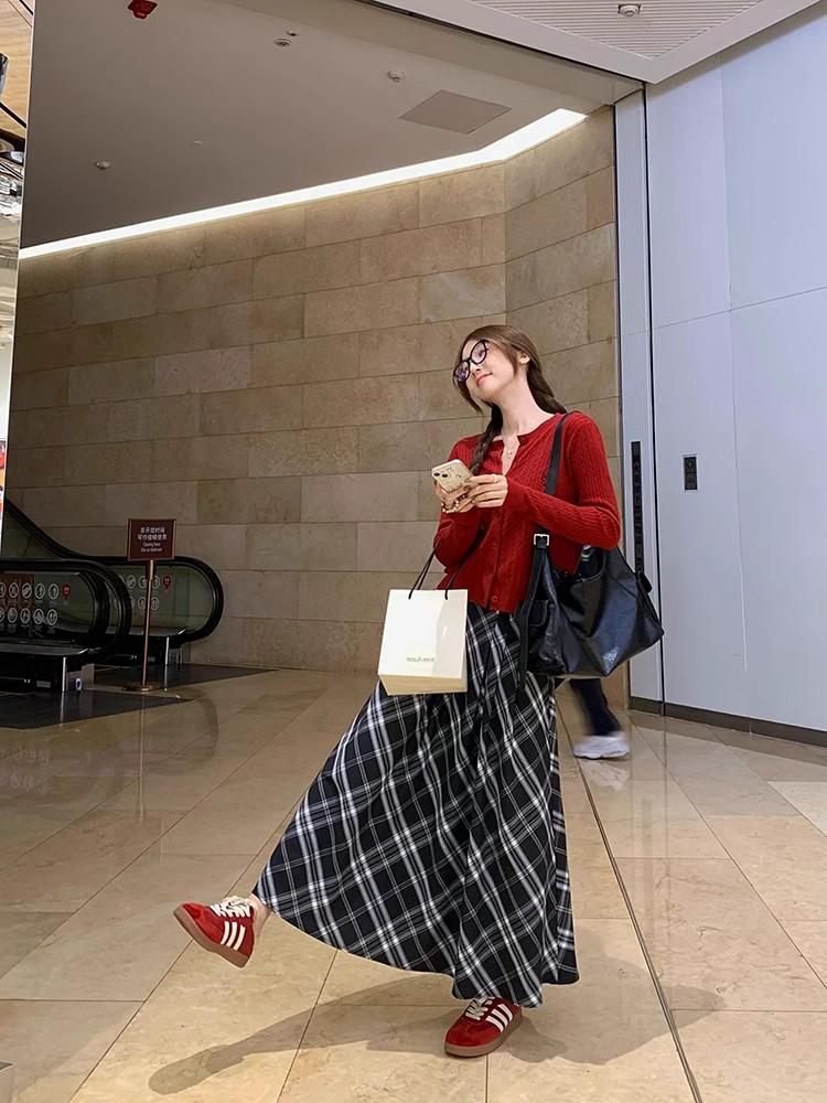 Women's Plaid Pleated Skirt - Slimming, Flaw-Hiding, Korean Style for Spring/Autumn 2025