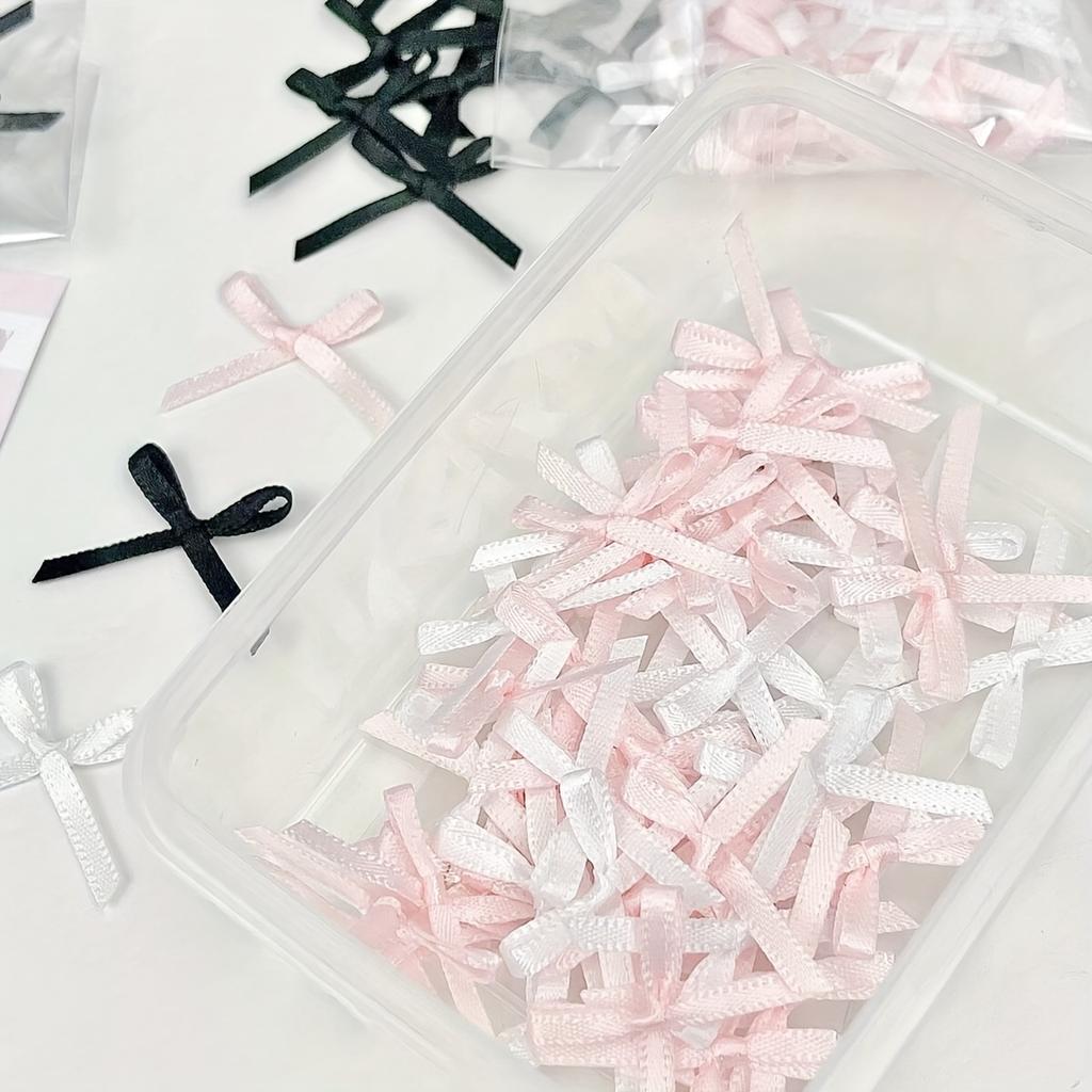 100 sztuk Mini kokardek z wstążki w różnych kolorach Urocze akcesoria do rękodzieła DIY do pakowania prezentów i dekoracji