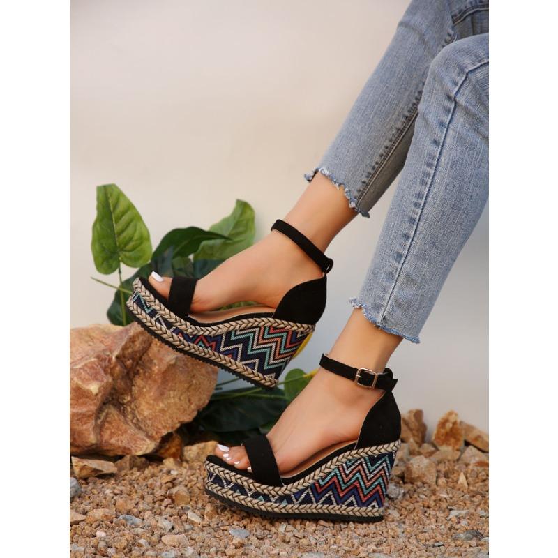 New Large-sized Women's Shoes with A Flat Heel and Thick-soled Sandals