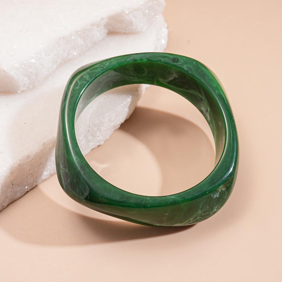 European & American Geometric Rivet Star Bracelet: Luxurious, Fashionable, Versatile, and Exaggerated Jewelry for Women.