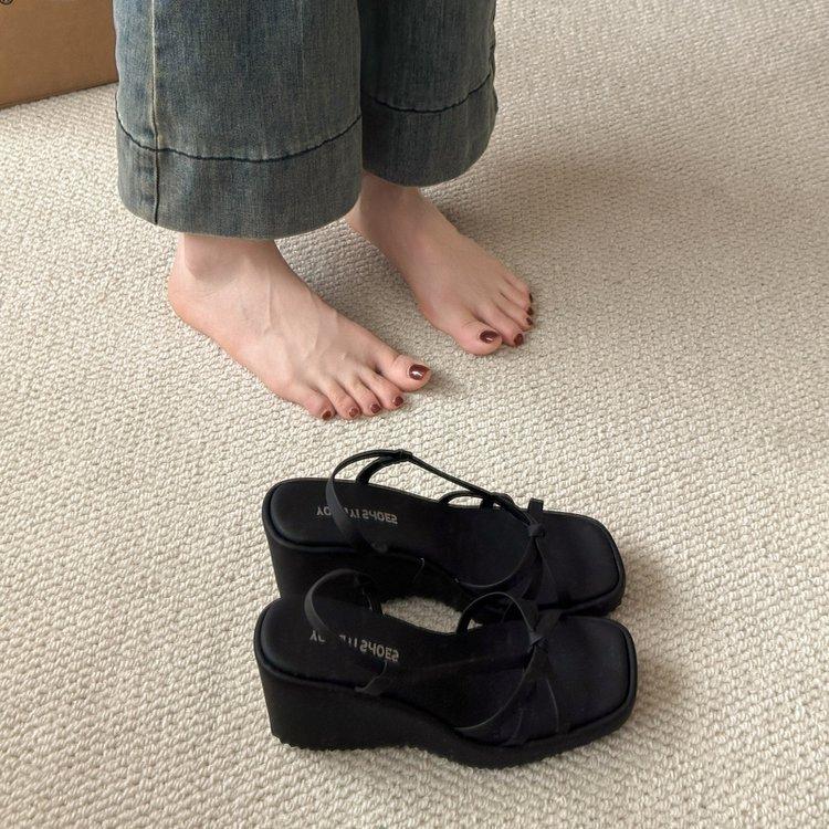 

Fashion versatile French thin strap wedge flip-flops women s summer outer wear 2025 new outer wear temperament cool slippers 35