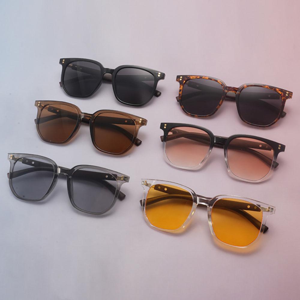 Vintage Wood Texture Sunglasses Temple Arms Square Design For Round Face Trendy Unisex Eyewear For Beach Travel And Parties