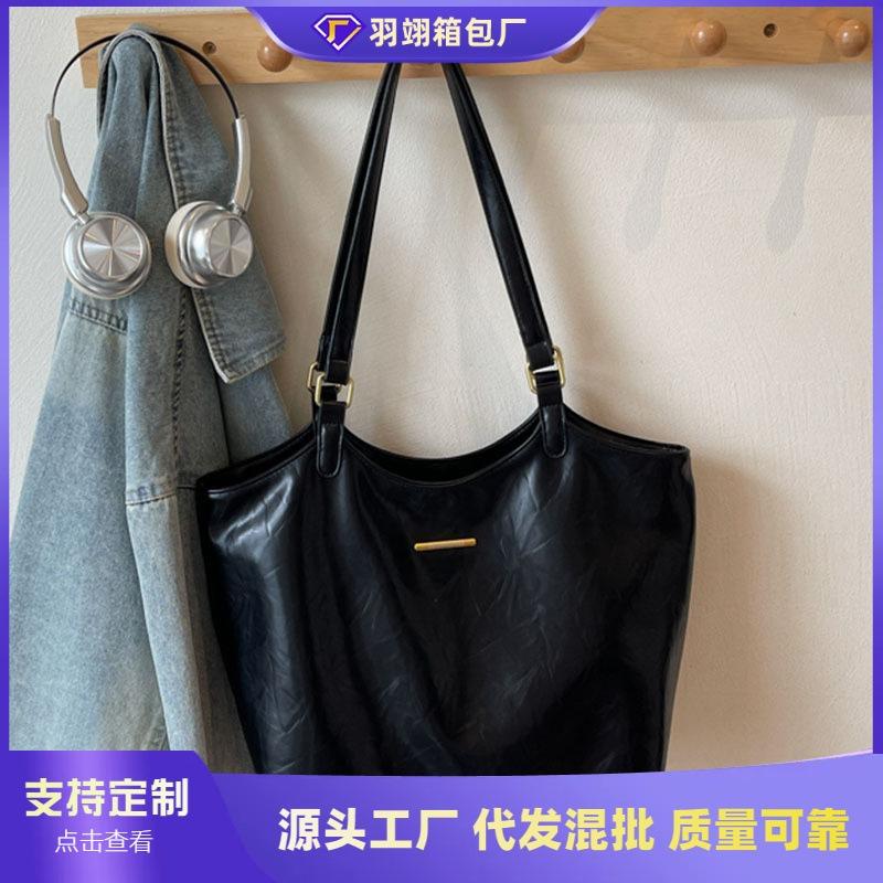 Large-capacity Bag Women's Autumn and Winter Versatile New Simple Shoulder Bag Retro Casual Commuter Tote Bag