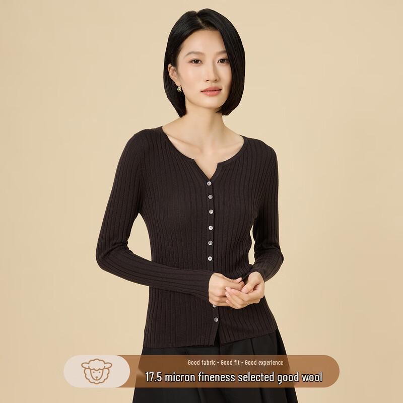 

Beifanglu 100% Wool Slim-Fit Ribbed Round Neck Sweater L