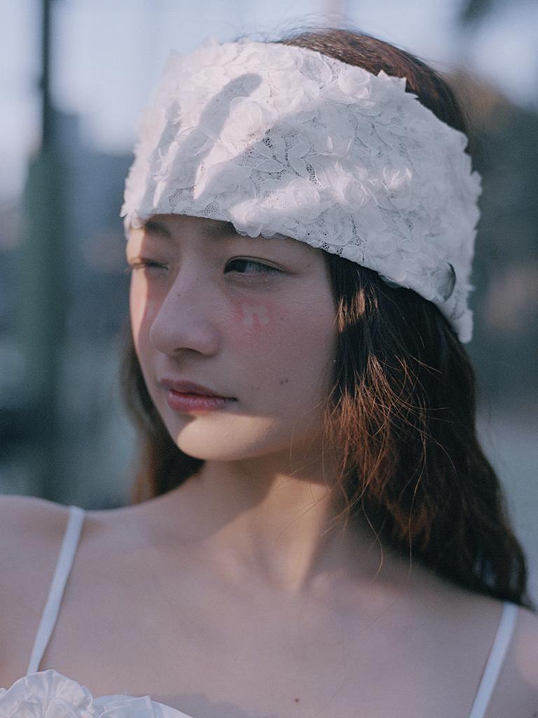 Poejidam Rose Veil Head Band In White