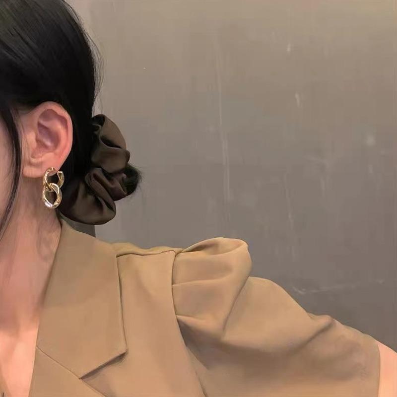 Silver needle Korean earrings female trend retro European and American style Internet celebrities exaggerated ins cold wind metal chain earrings