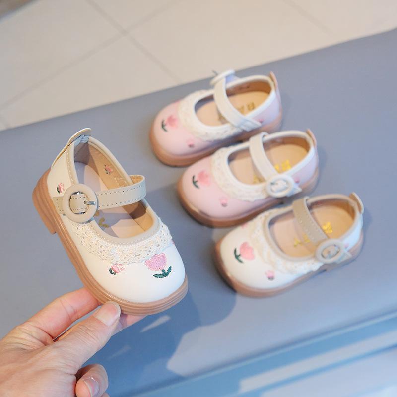 Frühlings-Babyschuhe aus Leder mit eckiger Spitze und floraler Spitze - Niedliche Prinzessinnenschuhe für Kleinkinder