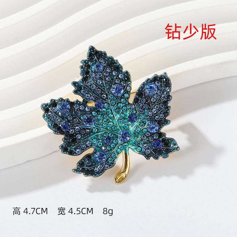 Heavy Industry Rhinestone Maple Leaf Brooch High-end Women's Exquisite Luxury High-end Niche Brooch Suit Coat Pin Accessories