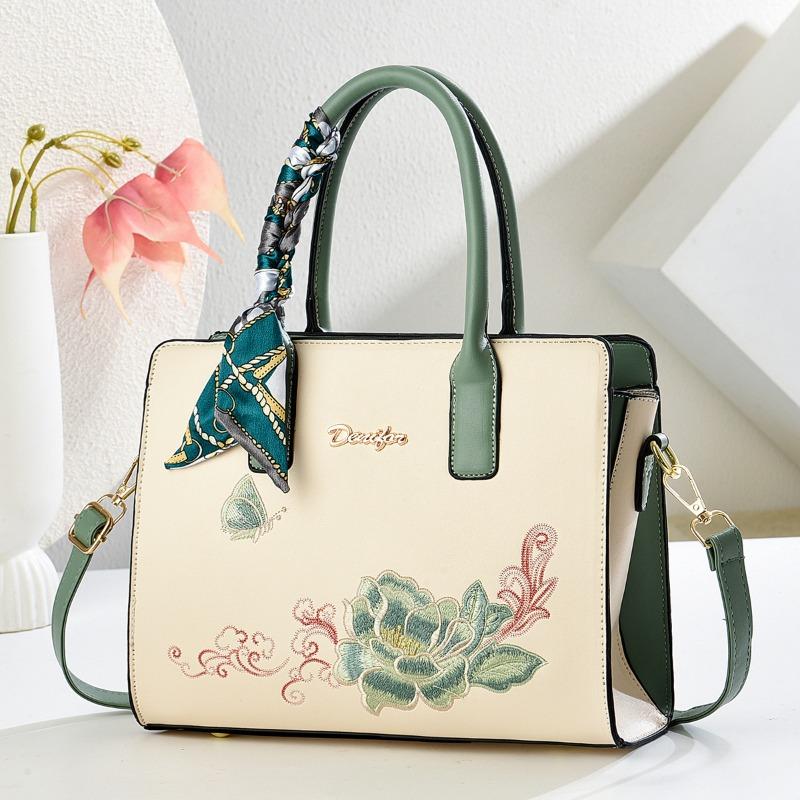 Elegant Embroidered Wedding Ladies Handbag Crossbody Shoulder Bag Soft PU Leather Ladies Purse with Internal Zipper And Polyeste