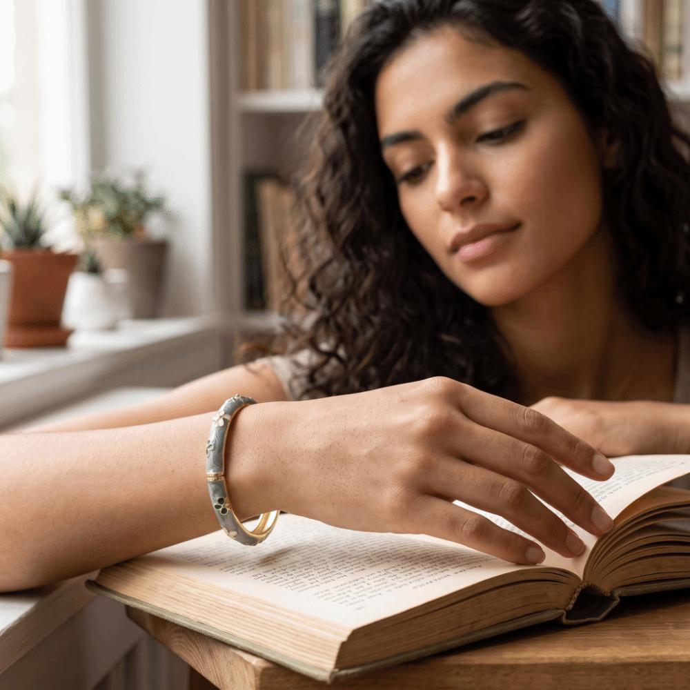 Elegant Design Enamel Bangle Flower Texture Open Clamp Bangle Light Luxury Dropped Glaze  Gifts