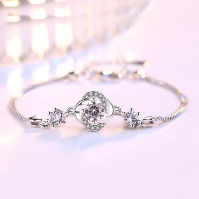 Vierblättriges Kleeblatt Blume Versilbertes Armband Damen Schlichtes Temperament Armband