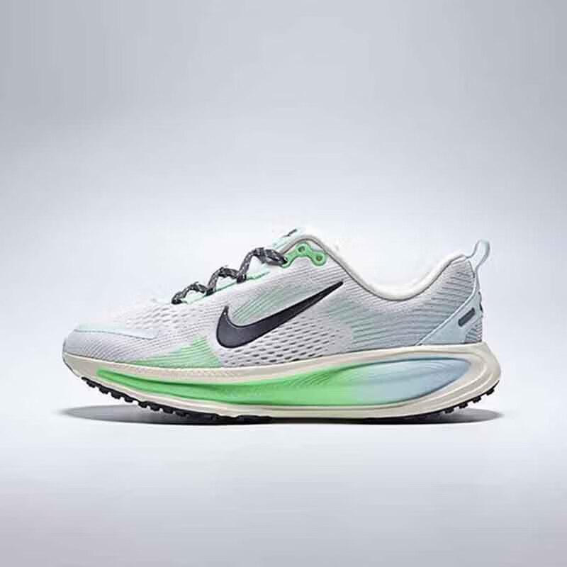 Nike Women s Vomero 18 (GS) Running Shoes 38