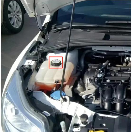 Coolant Water Radiator Expansion Tank Cap 1301104 1224233 31368311 Car Accessories for Ford Focus MK3 C-Max Mazda 3 5M5H8K218AA