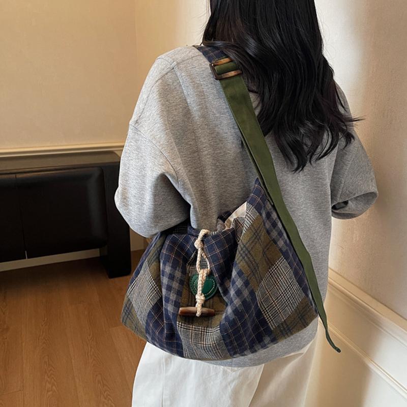 Large Capacity Messenger Bag Casual and Lightweight Plaid Design with Adjustable Shoulder Straps Fashionable Shoulder Bag KTB