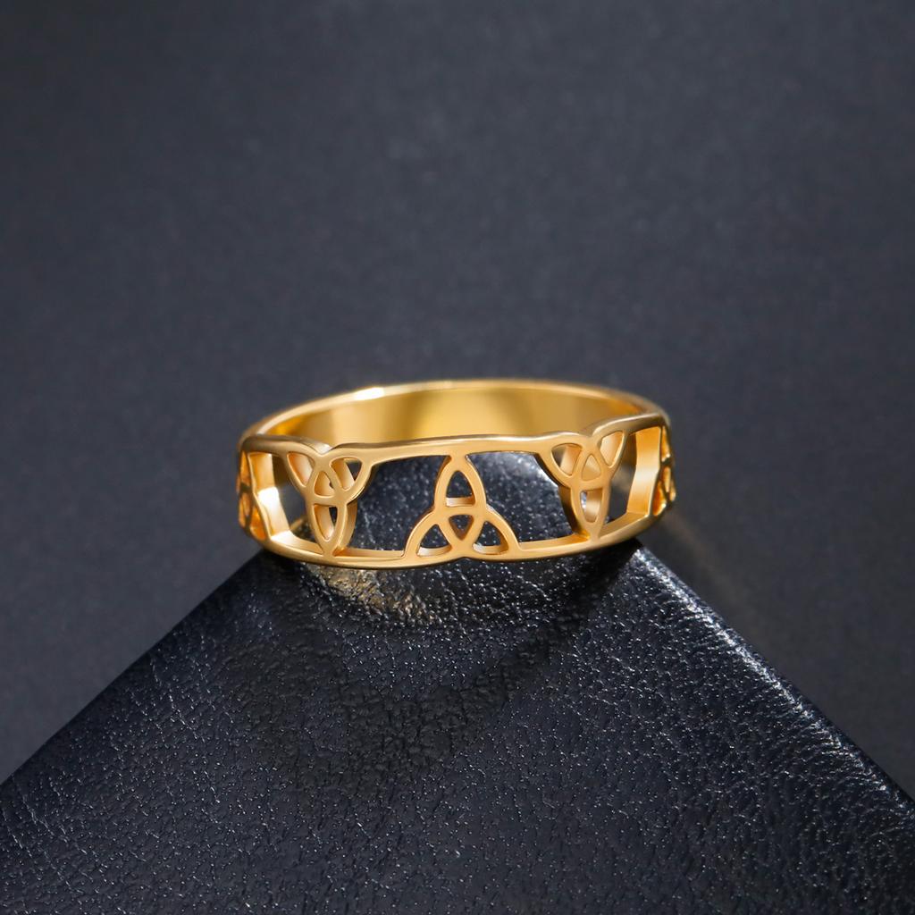 LIKGREAT Stainless Steel Witch Ring Triquetra Celtics Knot Finger Rings for Women Men Irish Talisman Jewelry Amulet Couple Gift