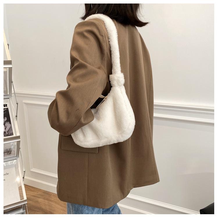 Korean Style Faux Fur Mini Shoulder Bag 2026 Trendy Plush Handbag for Women Fashion Soft Crossbody Purse