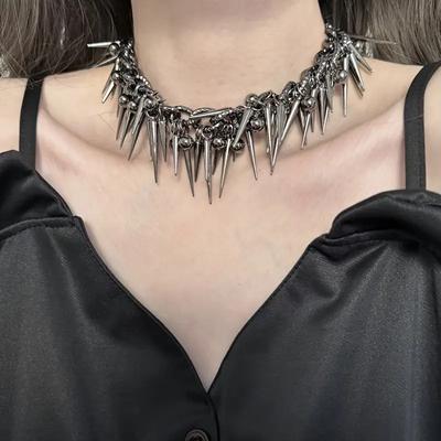 Collier Punk style Y2K fille épicée noir avec rivets, boucle exquise et design à maillons de chaîne réglables, confortable à porter.