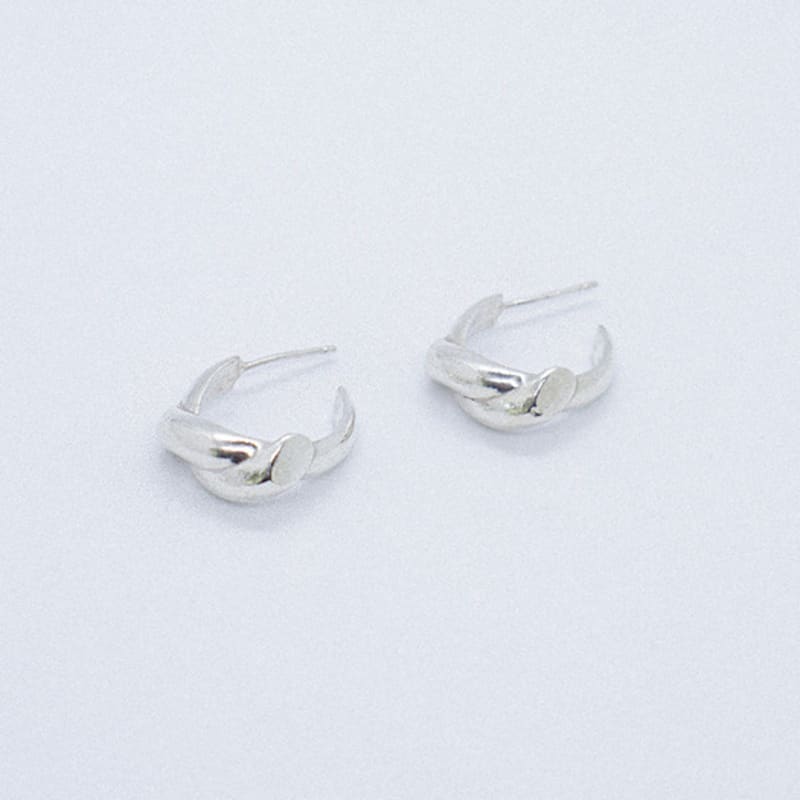OudStudio Hug Earring