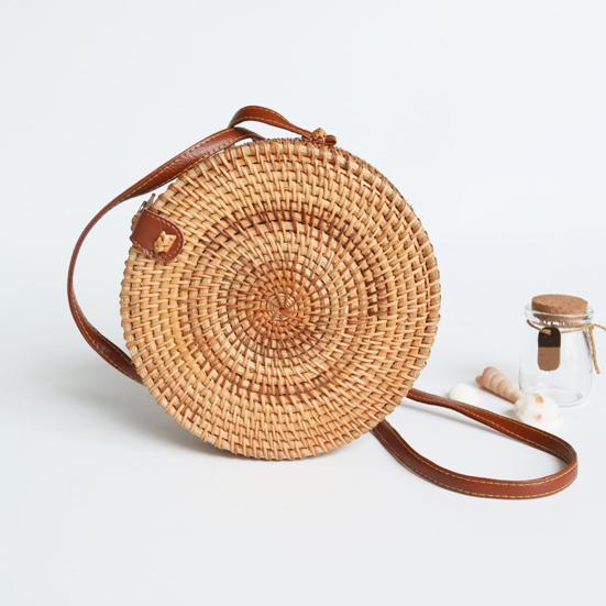 Ręcznie tkana okrągła torba rattanowa z paskiem na ramię Duża pojemność Naturalny szyk Do użytku w podróży