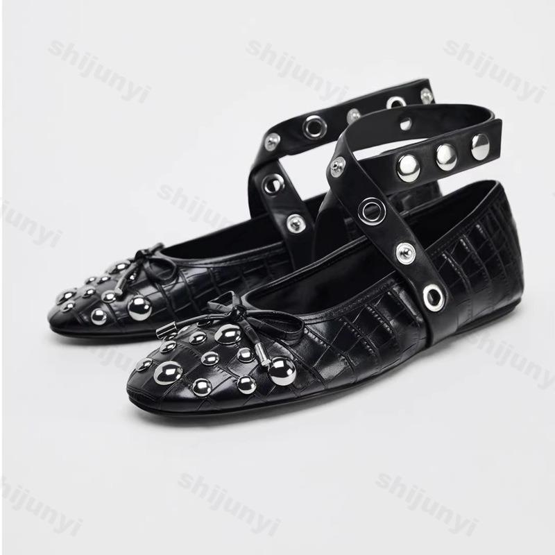 Fashion Women Fashion Rivet Ballet Flats Bow Decoration Punk Style Soft Leather Strap Mary Jane Shoes for Women Cozy Dance Casual Shoes