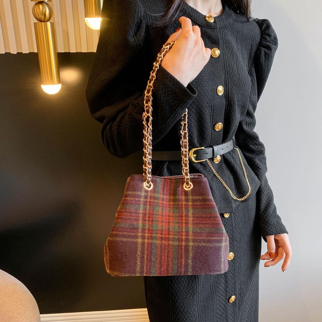 Korean version of large-capacity chain bag women's bag 2025 spring new retro woolen plaid bucket personalized ins shoulder bag