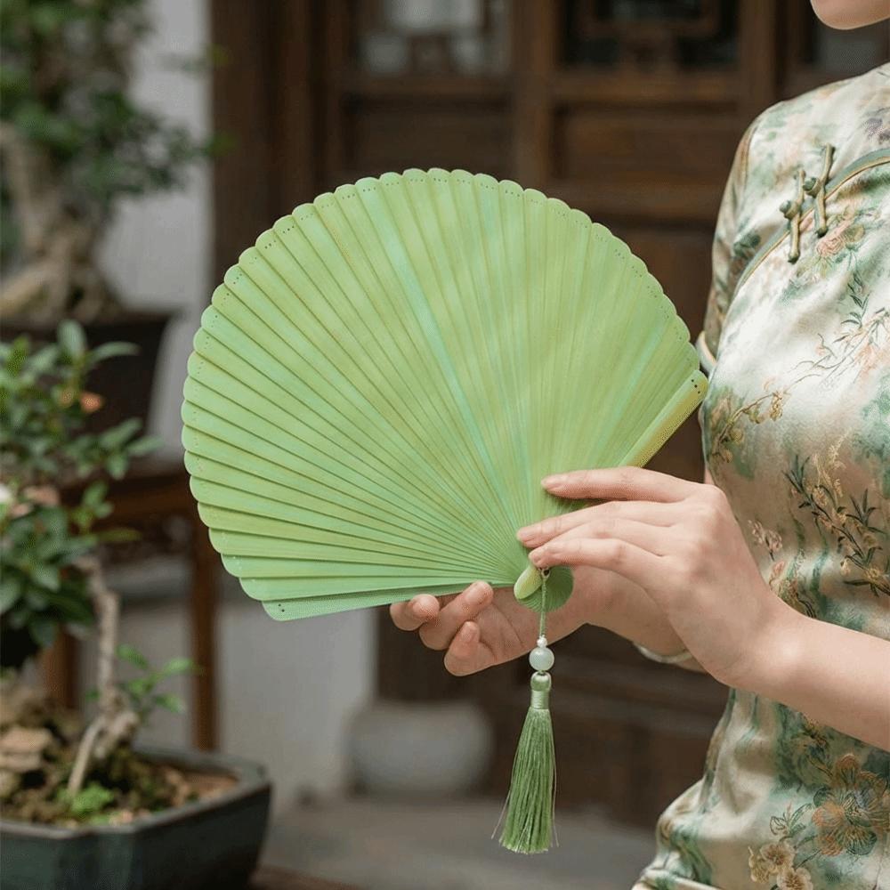 Retro Bamboo Folding Fan Solid Color with Tassels Mini Shell Fan Decorative Fan Portable Chinese Style Fan Cheongsam Accessory