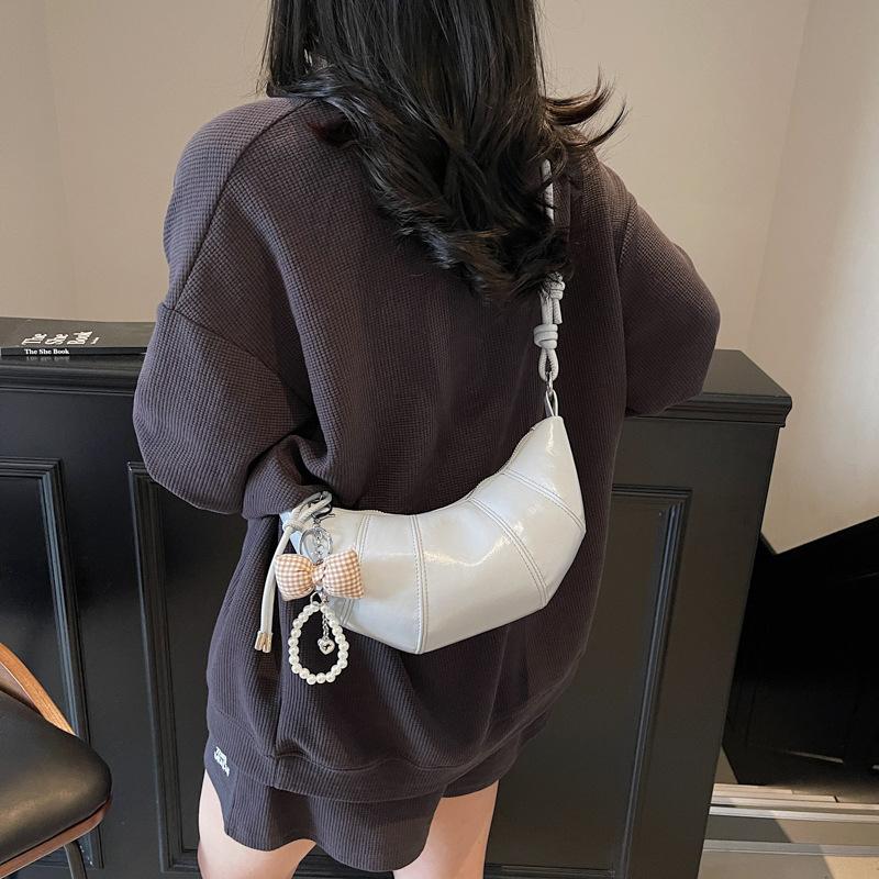 Korean version of trendy fashion shoulder bag women's 2025 new high-end temperament women's bag hand carry simple casual dumpling bag
