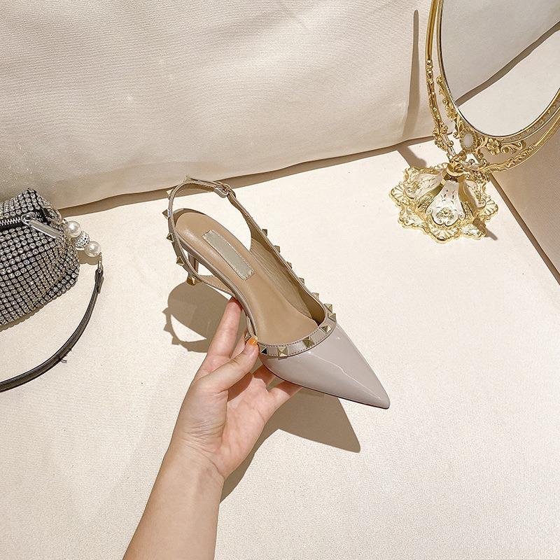 

Ladies heels pointed head with Warren rivet high heels, sandals are versatile 40