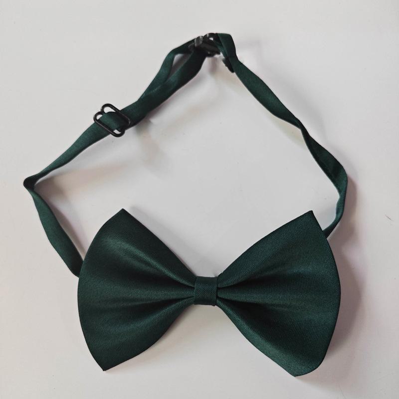 Pánský černý oblek s motýlkem pro sbor, svatby a speciální události