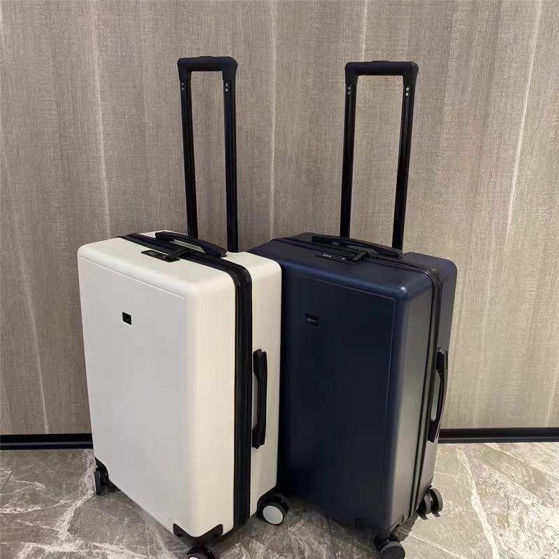 Durable Silent Universal Wheeled Carry-On Suitcase for Men, Women, and Students