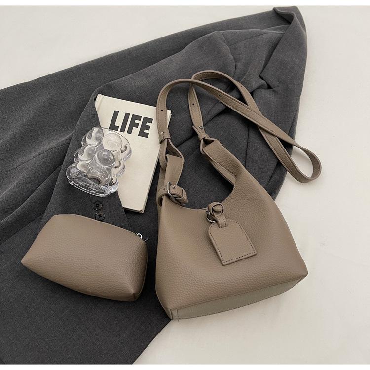 Autumn Retro Textured Small Bag Women's Fashion Simple Bucket Bag Niche Design Crossbody Bag