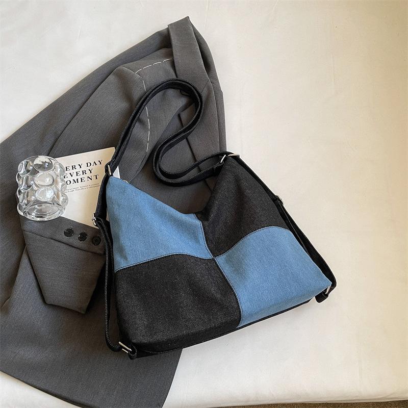 Повседневный женский холщовый рюкзак Модная и универсальная сумка-тоут кроссбоди Новая контрастная плечевая сумка с джинсовой панелью