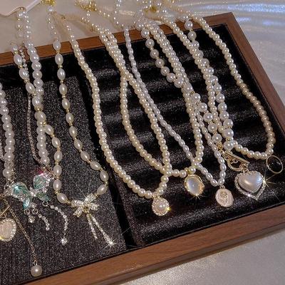 Vintage perlový a diamantový srdíčkový choker náhrdelník: Elegantní dámský módní doplněk