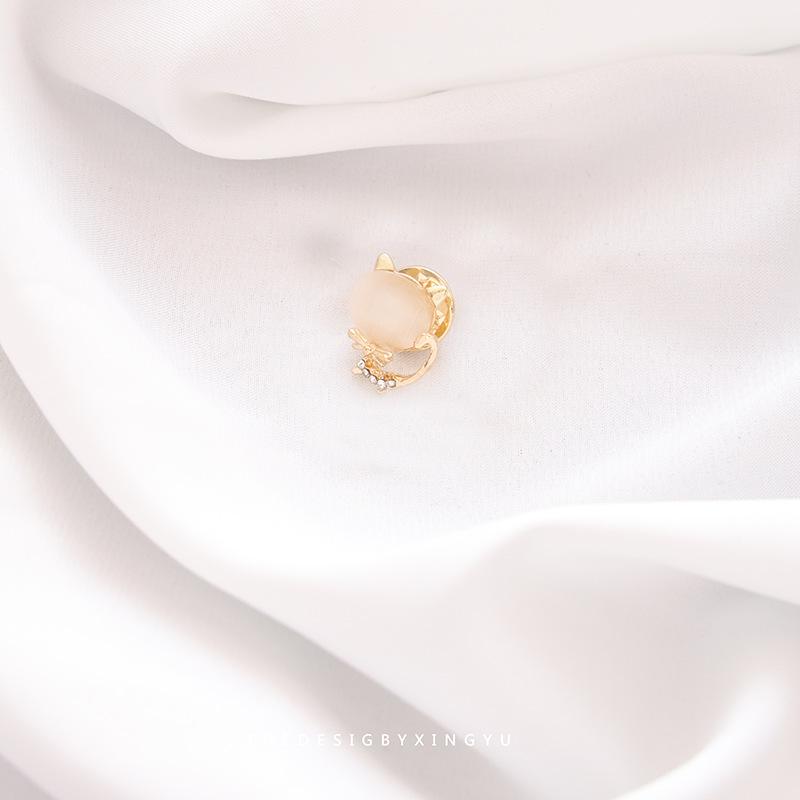 

Элегантная брошь-булавка в виде жемчужной бабочки – изысканный аксессуар для одежды