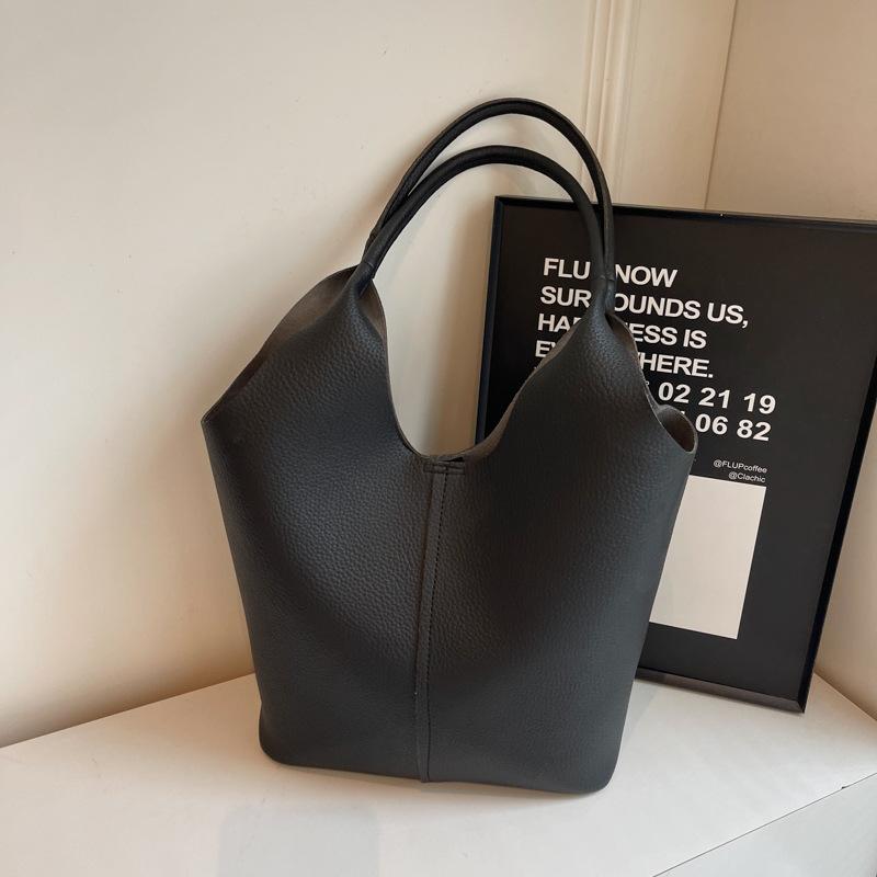 

Корейская версия модной сумки-ведра с овощной корзиной 2024 года, новая универсальная сумка с узором личи, высококачественная сумка-мессенджер через плечо 39*12*27 чёрный