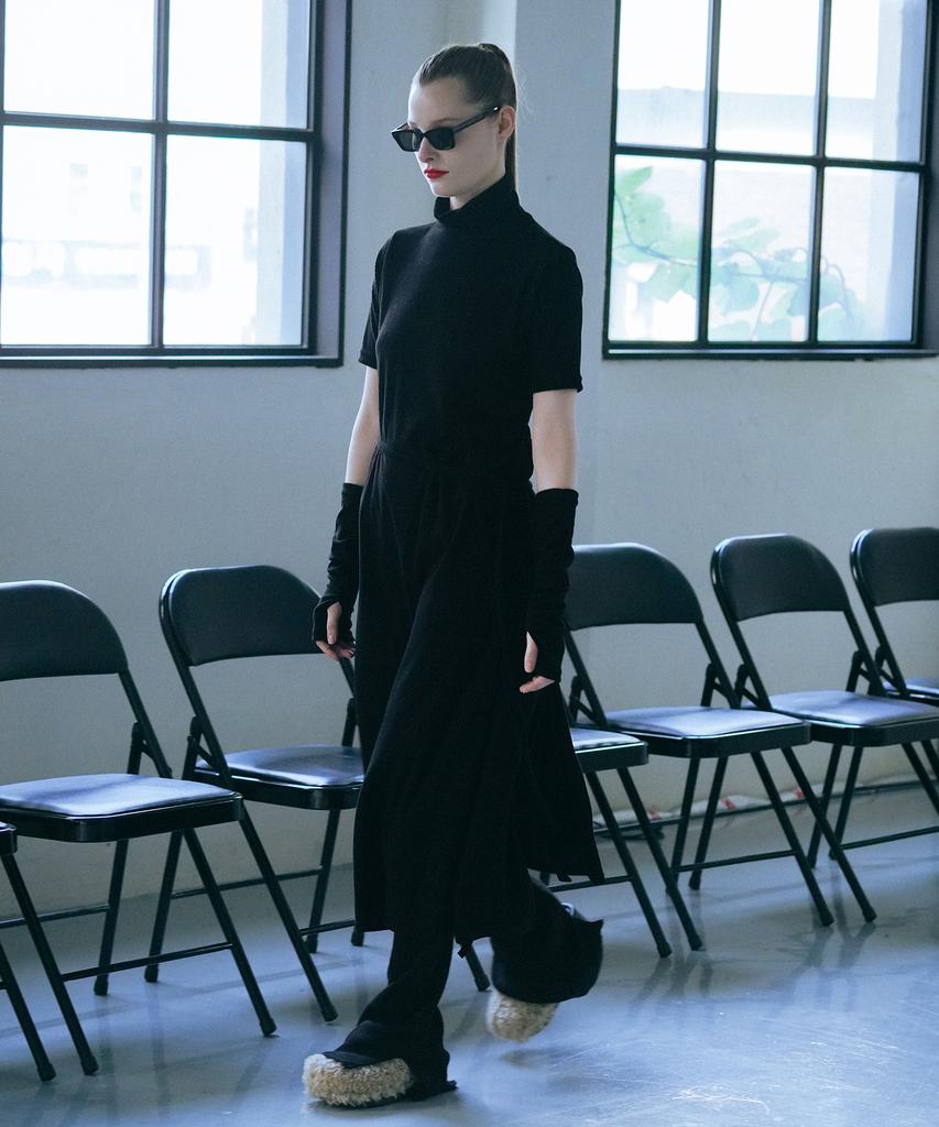320 Showroom Turtle Neck Wrap Long One Piece Black (Warmer Included)