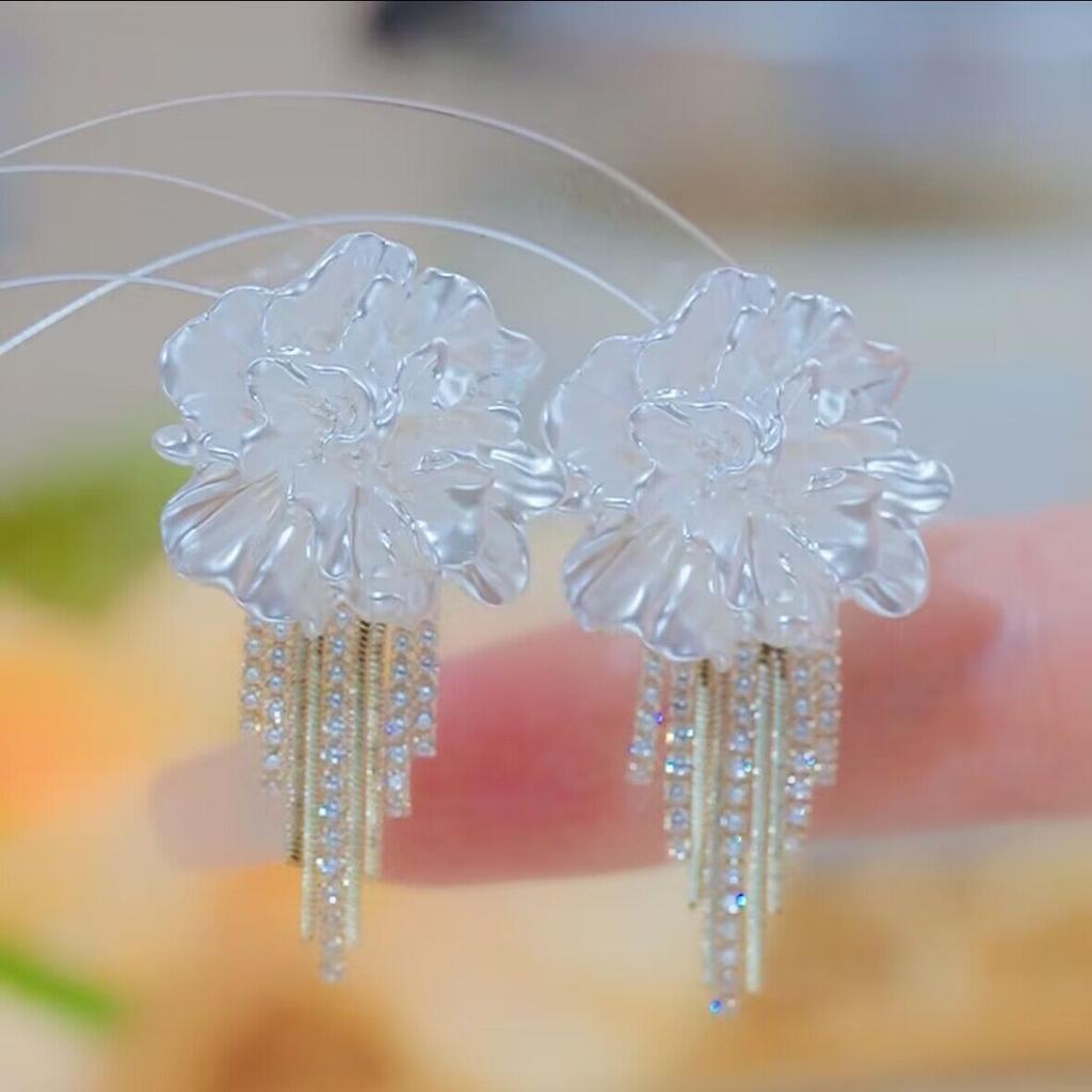 111 silver needle French high-end flower fringed stud earrings, new earrings, light luxury design ear jewelry