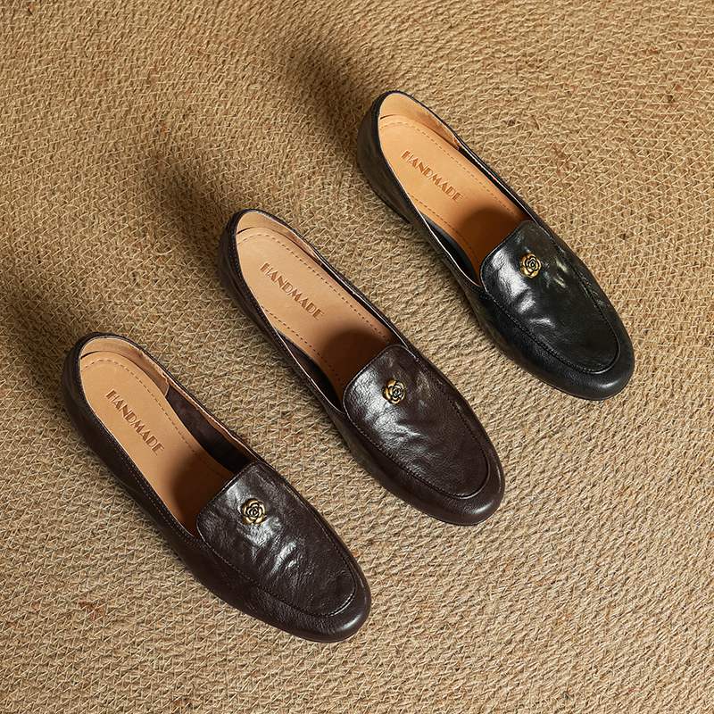 Krazing Pot Sheepskin Fashion Summer Spring Autumn Summer Slip on Women Round Toe Med Heels Metal Flowers Pleated Style Loafers