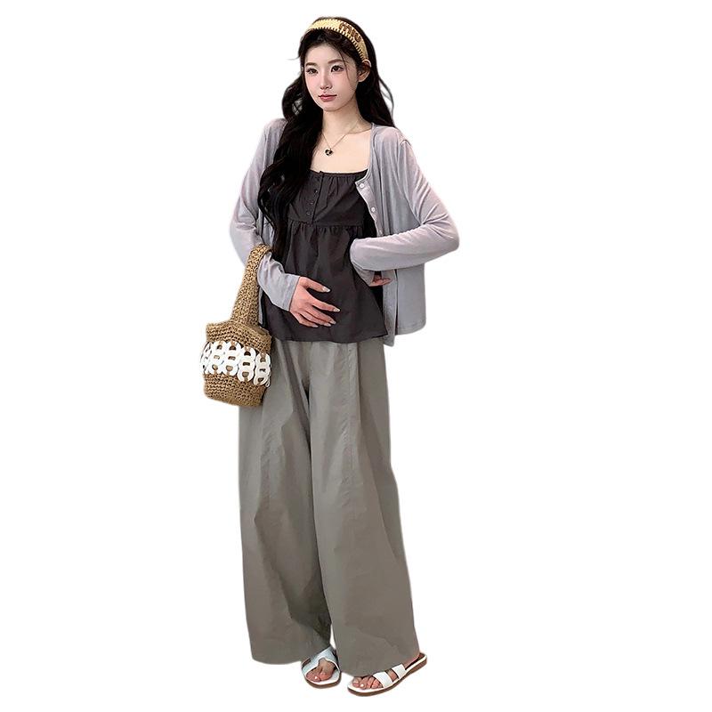 Trendiges Koreanisches Frühling/Sommer Outfit 2026: Leichter Cardigan, altersloses Top & Weitbeinige Hose