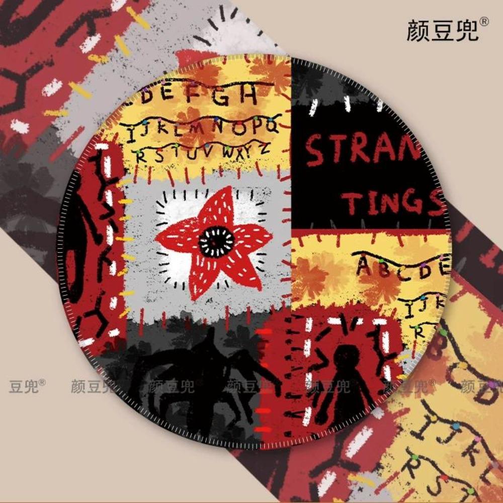 Kreativní Stranger Things Velká kožená podložka pod myš Kancelářská herní podložka na stůl Uzamykatelná hrana Protiskluzová vodotěsná podložka pod myš Podložka pod klávesnici Americká TV periferie