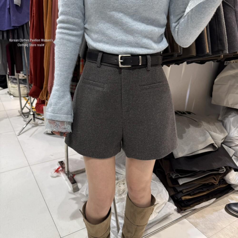 

Women s Petite Woolen Shorts: High-Waisted Gray A-Line for Autumn/Winter 2024. XS